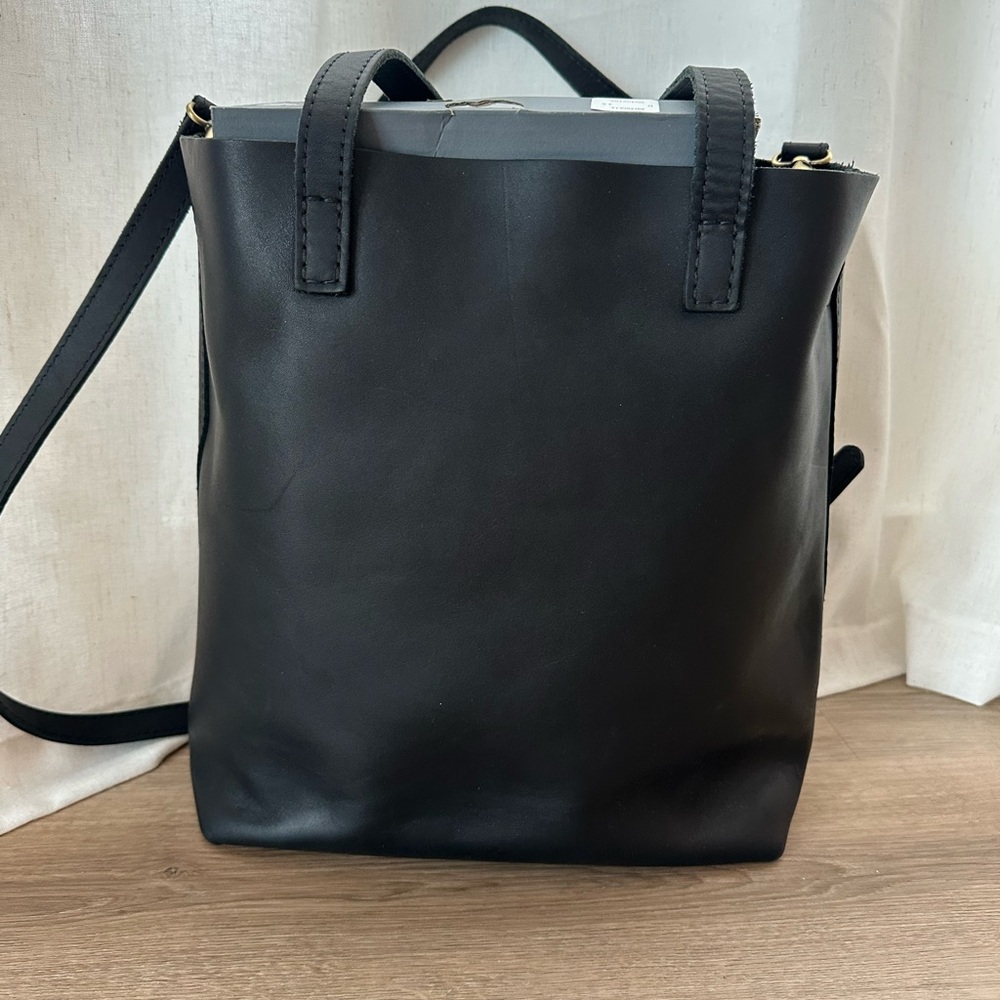 Portland leather crossbody tote - Picture 5 of 10